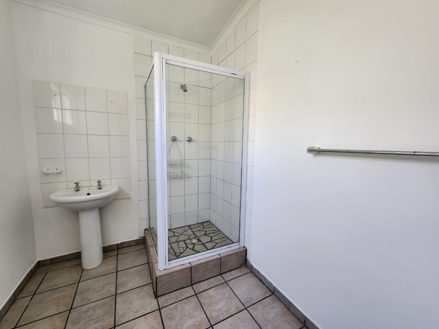 To Let 1 Bedroom Property for Rent in Selborne Eastern Cape